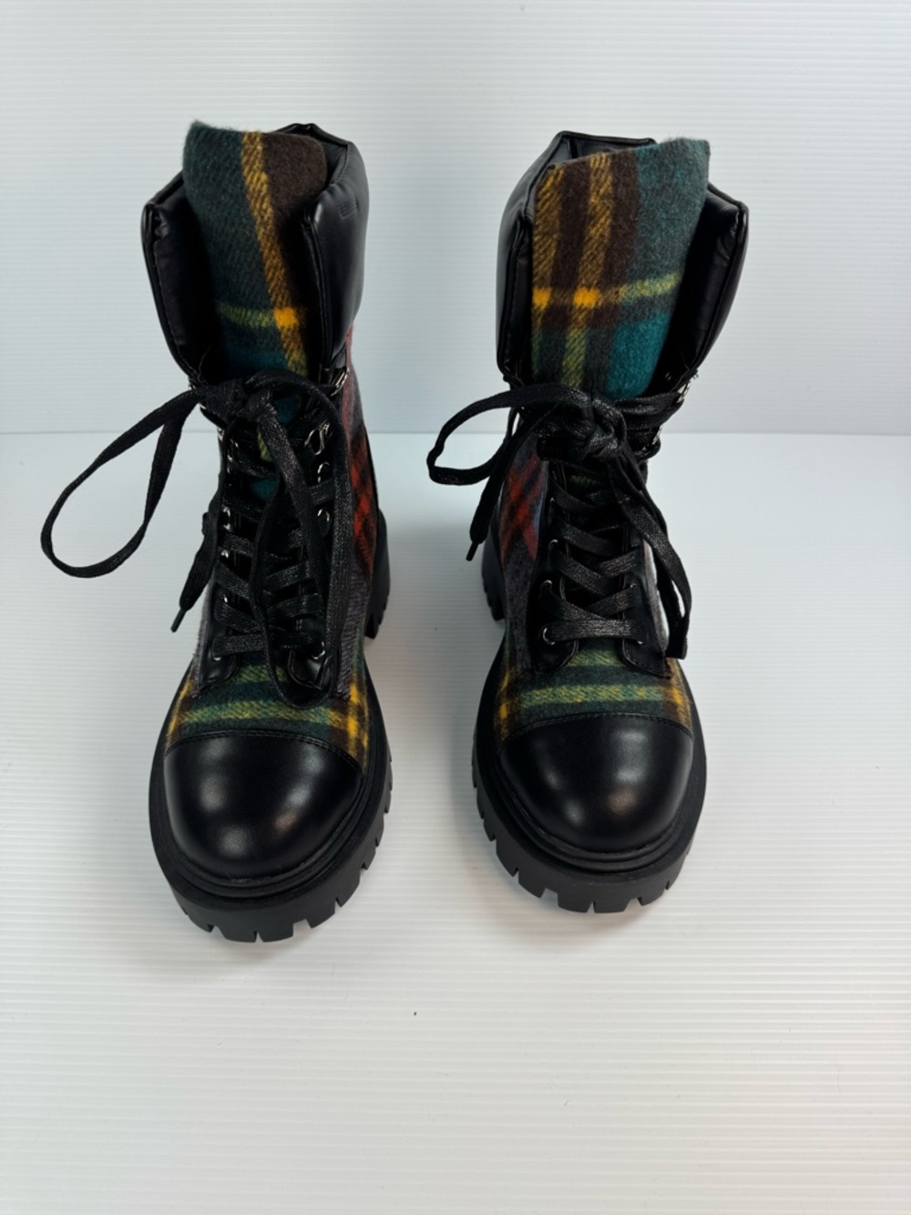 AKIRA Caliban Black Multi Plaid Combat Boots Lace Up Lug Sole Sz 7 & 7.5 - Picture 3 of 6